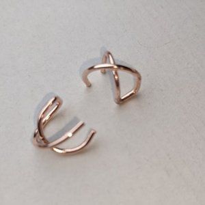 Cross Ear Cuff - Rose Gold. No Piercing